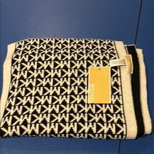NWT Michael Kors Black and White Patterned Scarf